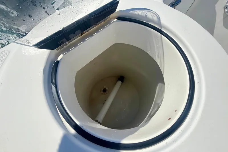 Slide: The Image of Livewell compartment on a 2001 Aquasport 205 Osprey boat, open lid view. - 27