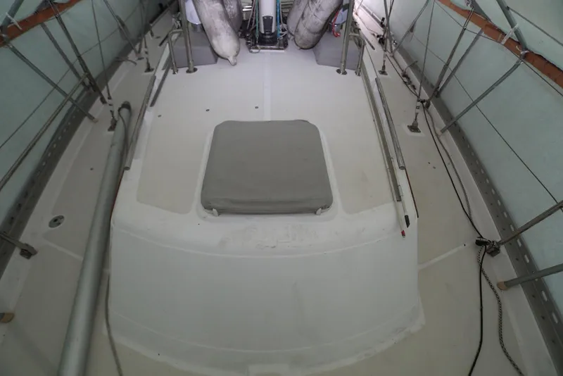 Slide: The Image of 2004 Pacific Seacraft 40 sailboat deck with hatch and rigging. - 106