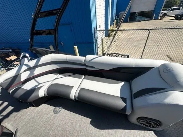 Slide: The Image of Godfrey AP 250 Express 2023 - 4