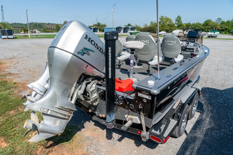 Slide: The Image of 2006 Lund 2025 Pro-V Magnum SE boat with Honda outboard motor and Humminbird equipment. - 6