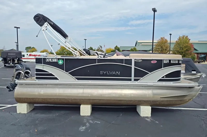 The Image of 2019 Sylvan 818 Mirage Cruise pontoon boat parked outdoors. - 0