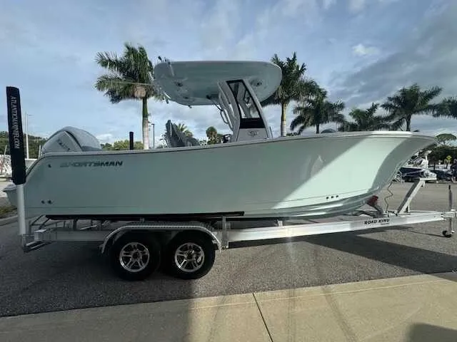 Slide: The Image of Sportsman Heritage 231 Center Console 2026 - 32