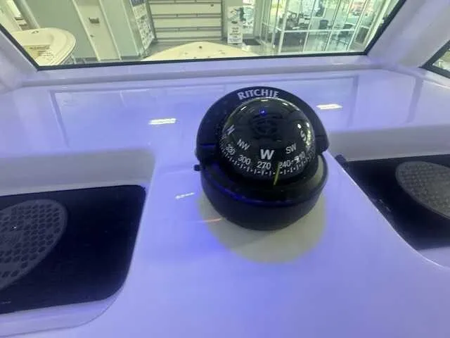 Slide: The Image of Sportsman Masters 247OE Bay Boat 2026 - 20