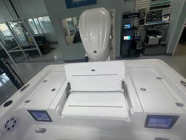 Slide: The Image of Sportsman Masters 247OE Bay Boat 2026 - 31