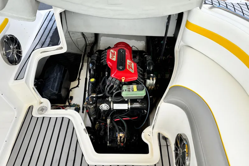 Slide: The Image of 2005 MB 240 V Sportdeck boat engine compartment with red Z6 engine cover. - 23