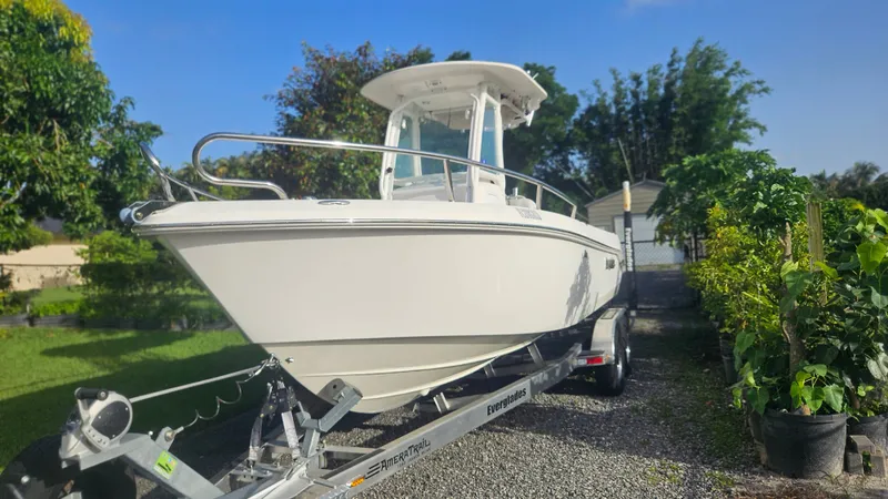 The Image of Everglades 230 Center Console 2014 - 0