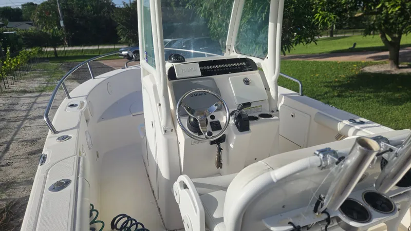 Slide: The Image of Everglades 230 Center Console 2014 - 11
