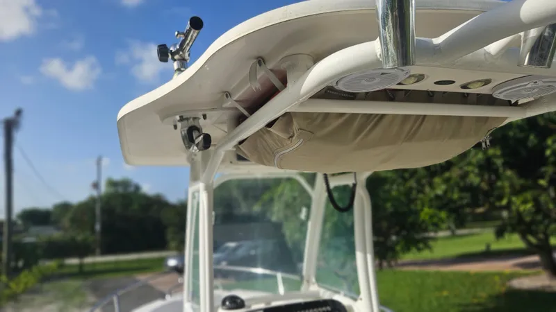 Slide: The Image of Everglades 230 Center Console 2014 - 13