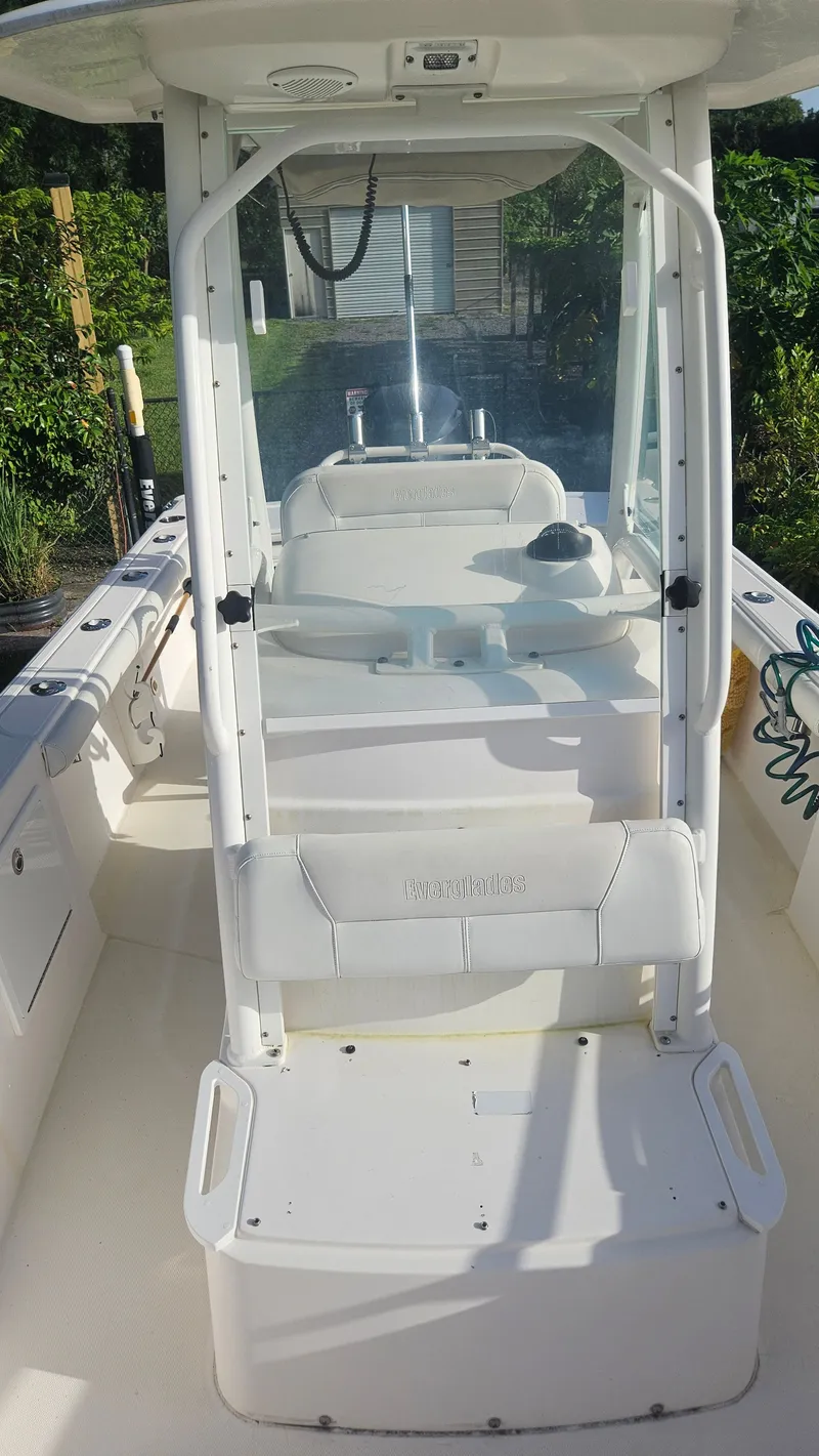 Slide: The Image of Everglades 230 Center Console 2014 - 16