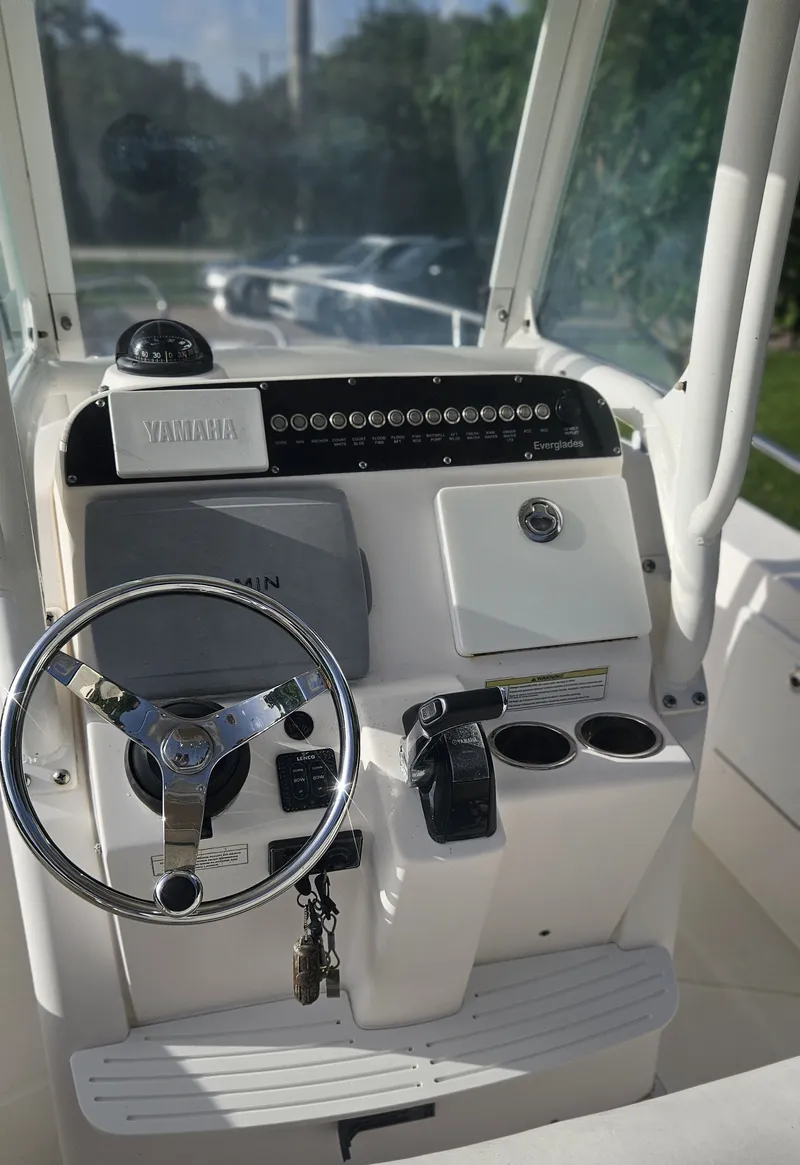 Slide: The Image of Everglades 230 Center Console 2014 - 18
