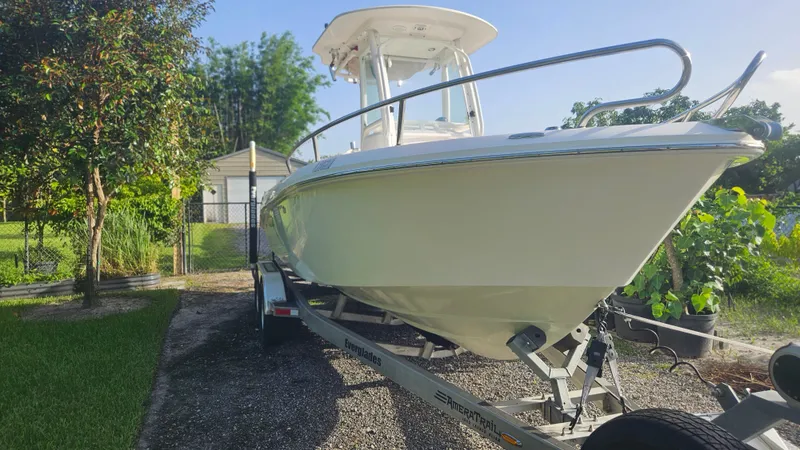 Slide: The Image of Everglades 230 Center Console 2014 - 2