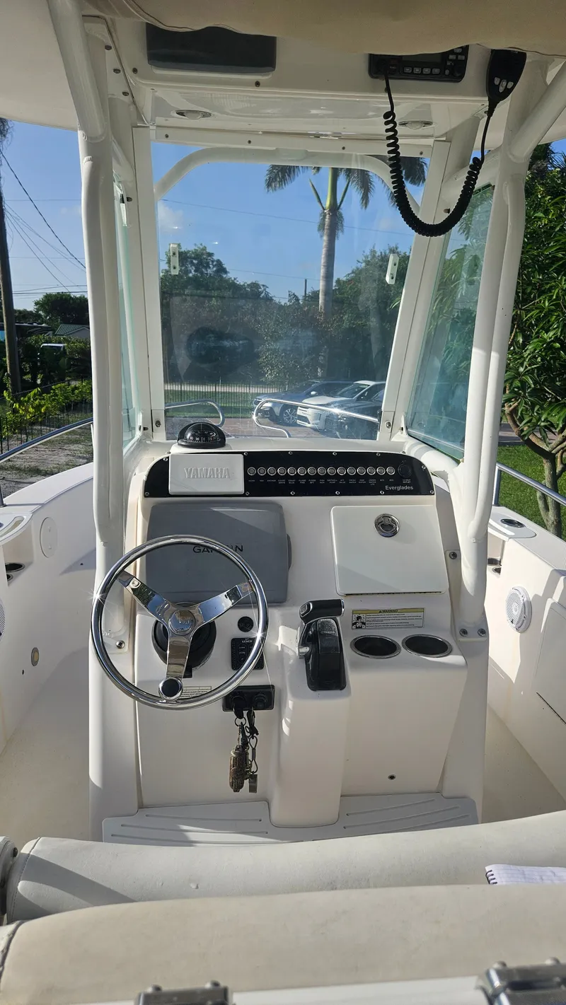 Slide: The Image of Everglades 230 Center Console 2014 - 21