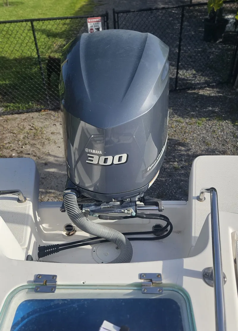 Slide: The Image of Everglades 230 Center Console 2014 - 29