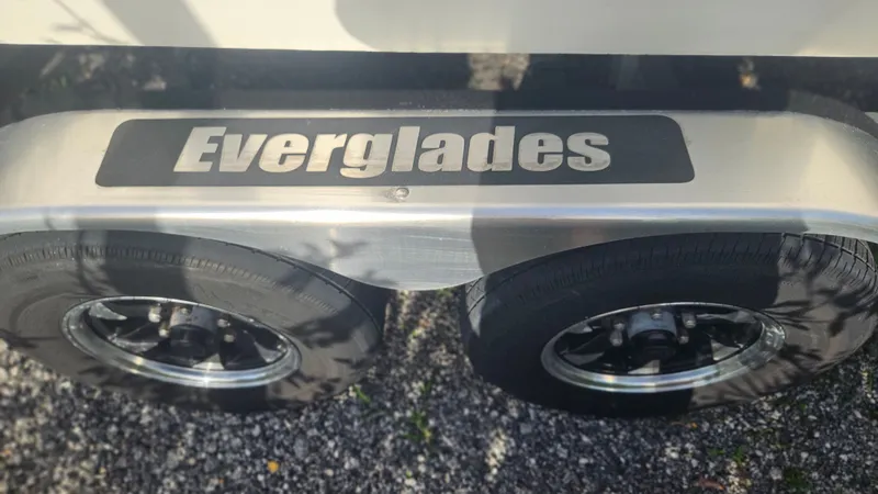 Slide: The Image of Everglades 230 Center Console 2014 - 38