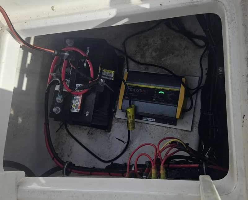 Slide: The Image of Everglades 230 Center Console 2014 - 42