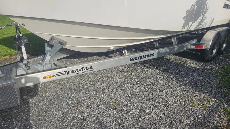 Slide: The Image of Everglades 230 Center Console 2014 - 5