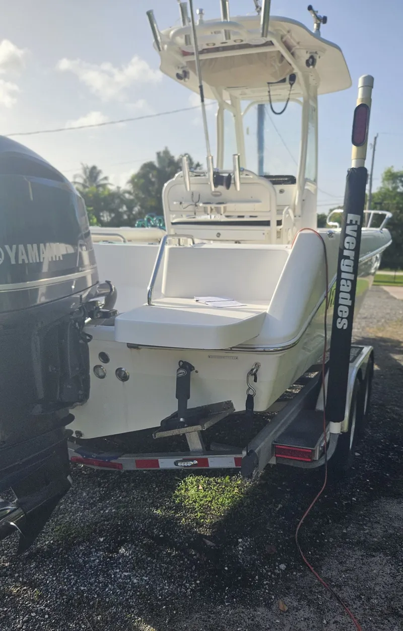 Slide: The Image of Everglades 230 Center Console 2014 - 6
