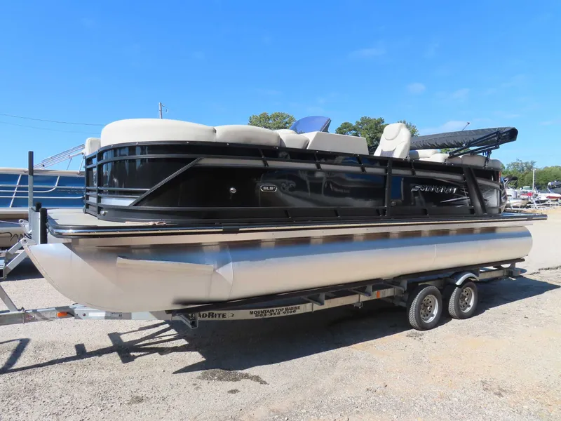 Slide: The Image of Starcraft Tritoon 2022 - 7