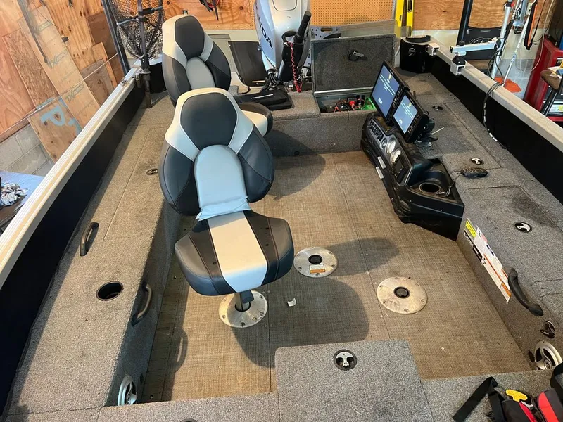 Slide: The Image of Alumacraft Competitor 175 Tiller 2021 - 4