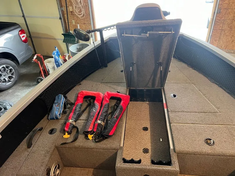 Slide: The Image of Alumacraft Competitor 175 Tiller 2021 - 5