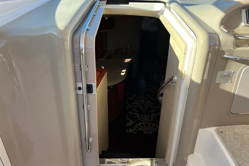 Slide: The Image of Entrance to 1998 Sea Ray 540 Sundancer cabin, showing interior details and design. - 31