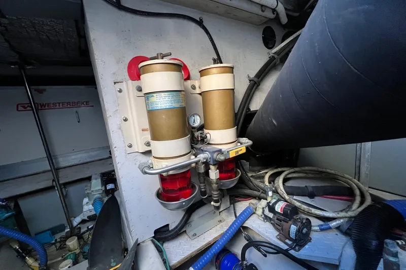 Slide: The Image of Engine room of 1998 Sea Ray 540 Sundancer with fuel filtration system. - 78