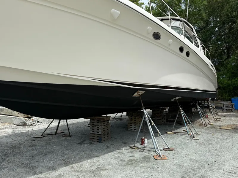 Slide: The Image of 1998 Sea Ray 540 Sundancer yacht on stands, side view, outdoors. - 86