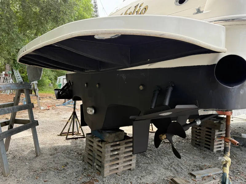 Slide: The Image of 1998 Sea Ray 540 Sundancer yacht on dry dock, showing propeller and hull details. - 89