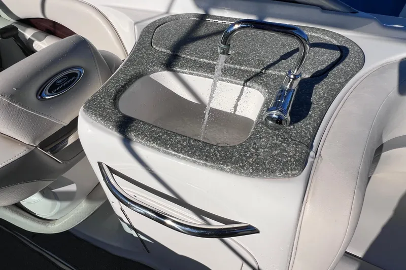 Slide: The Image of 2006 Chaparral 256 SSi boat interior with sink and running water. - 14