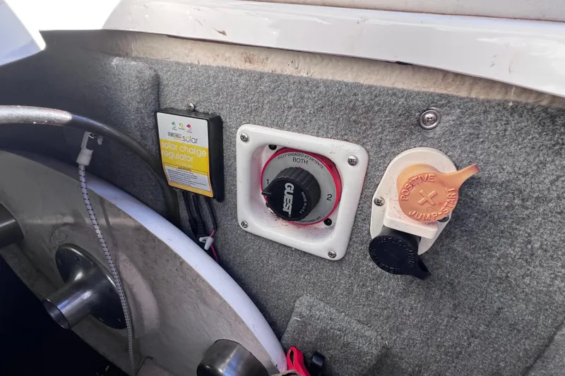 Slide: The Image of 2006 Chaparral 256 SSi boat battery switch and solar charge regulator panel. - 49
