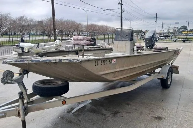 Slide: The Image of 2004 Xpress XP18CC boat on trailer, parked outdoors, with visible registration number. - 4