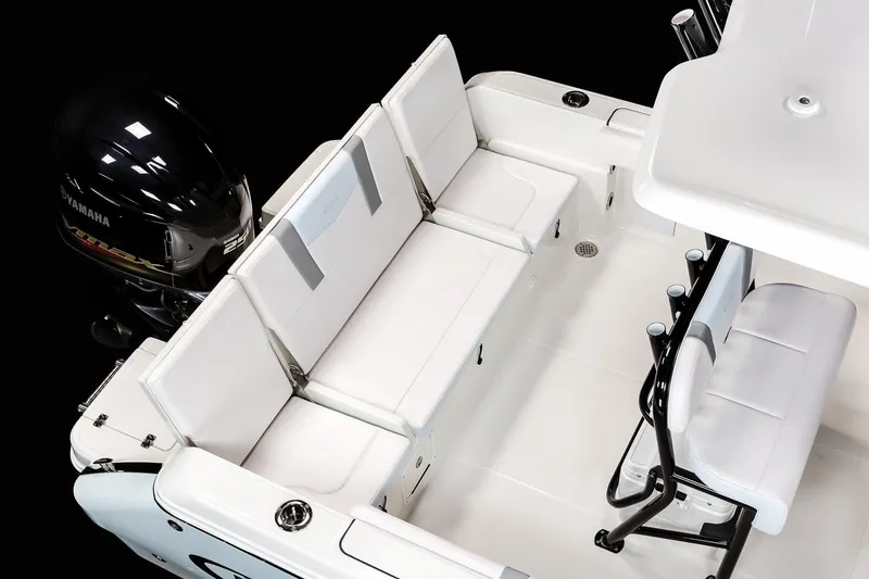 Slide: The Image of Manufacturer Provided Image: 2022 Robalo R230 Center Console boat with Yamaha outboard motor. - 31