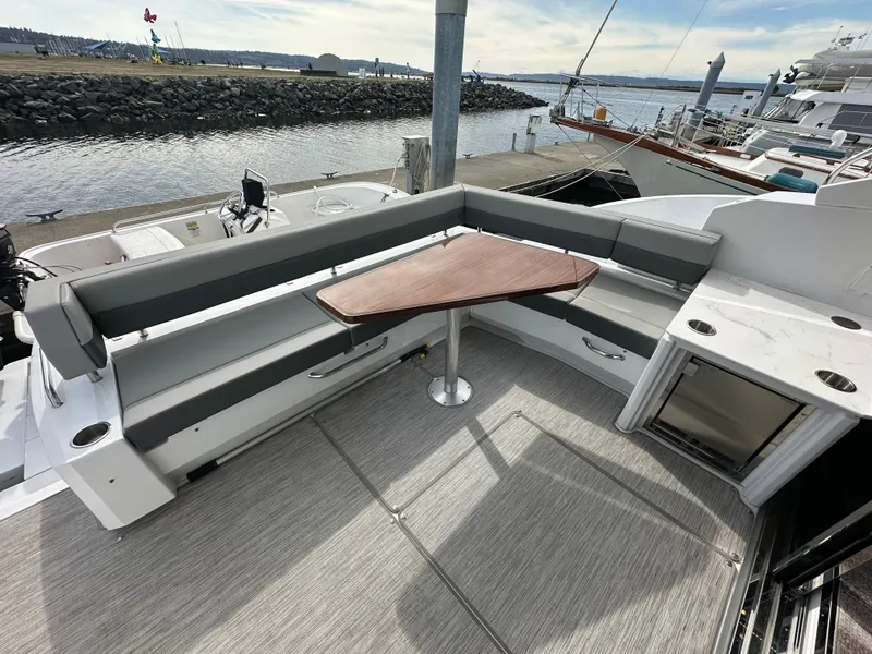 Slide: The Image of Cruisers Yachts 46 Cantius 2022 - 10