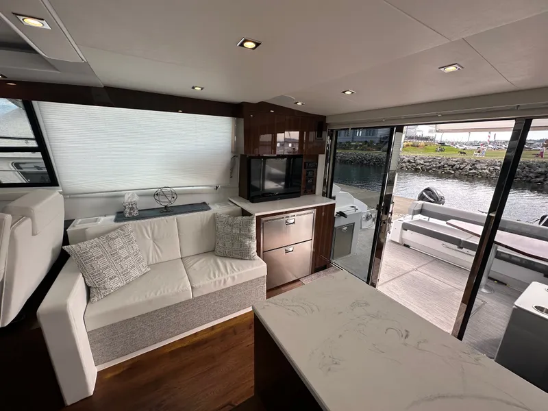 Slide: The Image of Cruisers Yachts 46 Cantius 2022 - 18