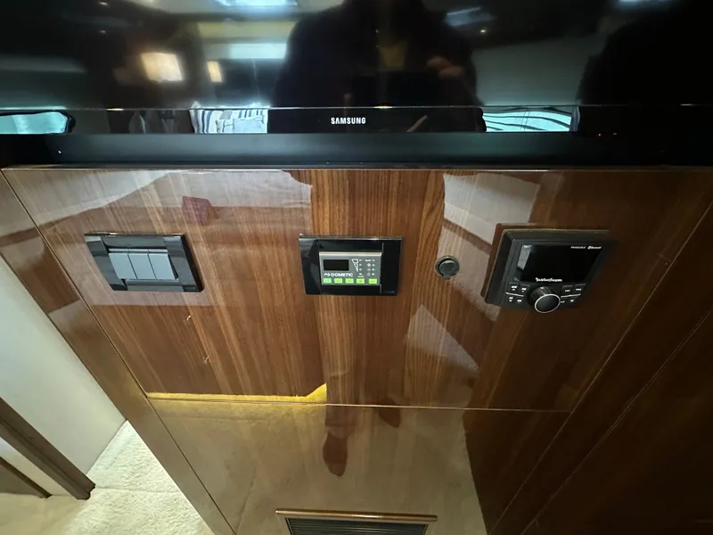 Slide: The Image of Cruisers Yachts 46 Cantius 2022 - 28