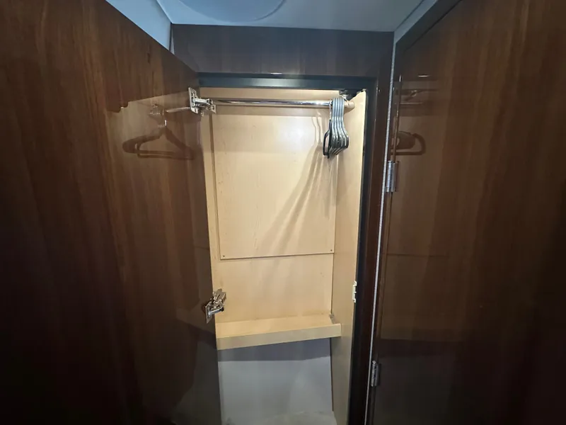 Slide: The Image of Cruisers Yachts 46 Cantius 2022 - 30