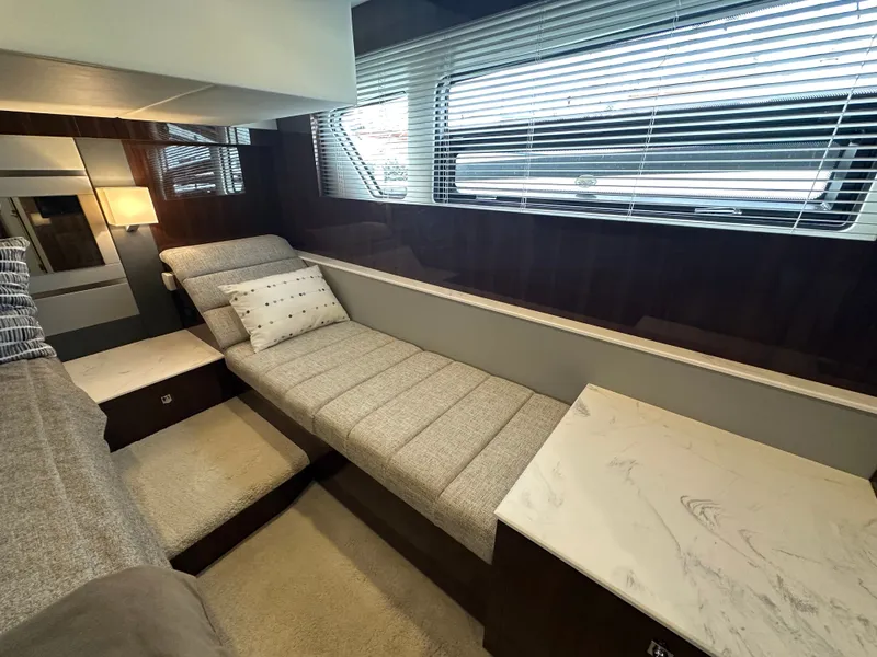 Slide: The Image of Cruisers Yachts 46 Cantius 2022 - 31