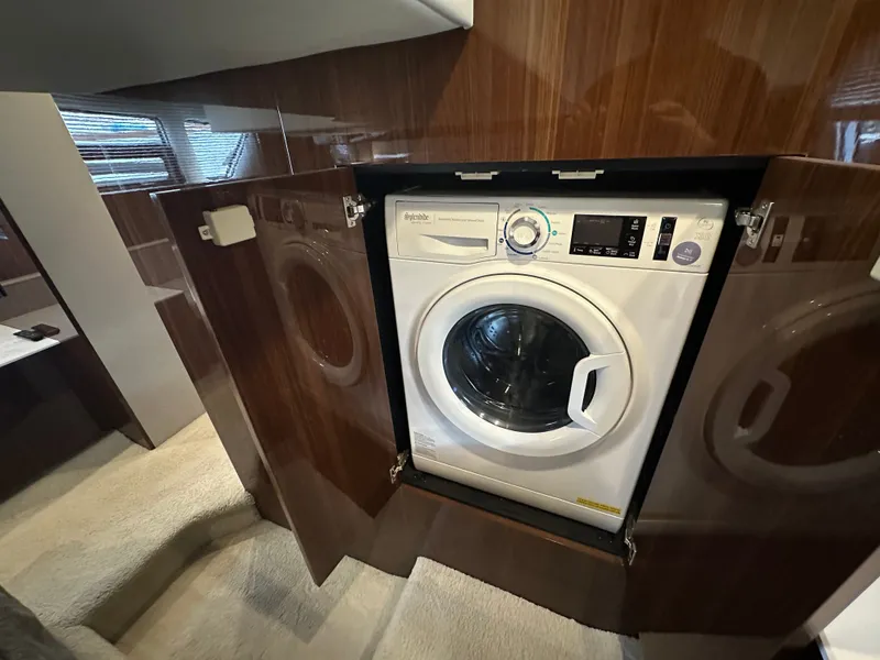 Slide: The Image of Cruisers Yachts 46 Cantius 2022 - 34