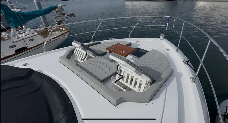 Slide: The Image of Cruisers Yachts 46 Cantius 2022 - 37