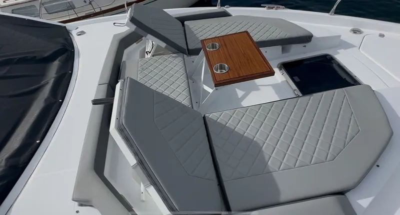 Slide: The Image of Cruisers Yachts 46 Cantius 2022 - 38