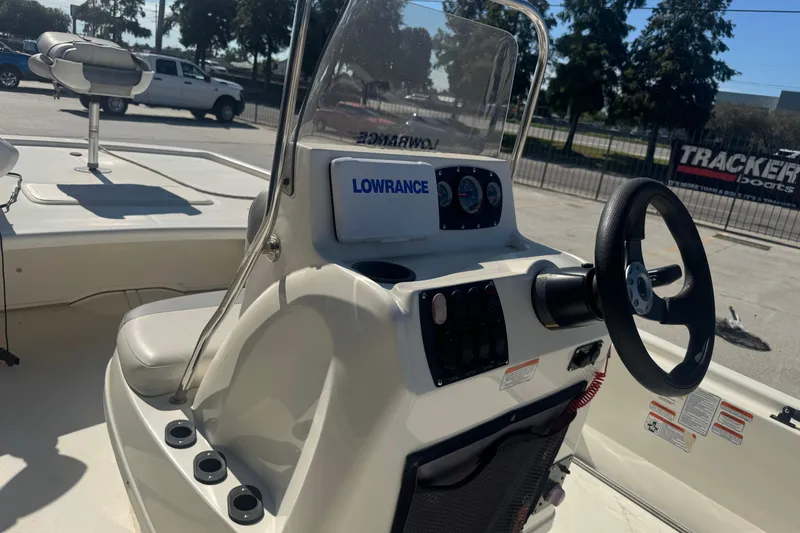 Slide: The Image of 2021 Mako Pro Skiff 19 CC boat interior with steering console and seating. - 12