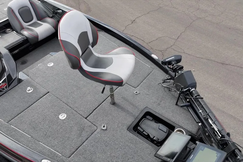 Slide: The Image of 2024 Ranger Z518 boat interior with fishing seat and advanced navigation equipment. - 10