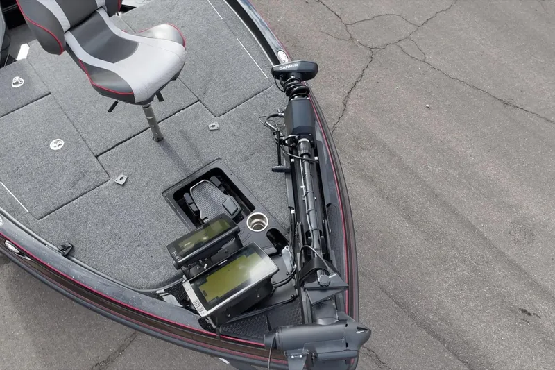 Slide: The Image of 2024 Ranger Z518 boat deck with seat, electronics, and trolling motor. - 11