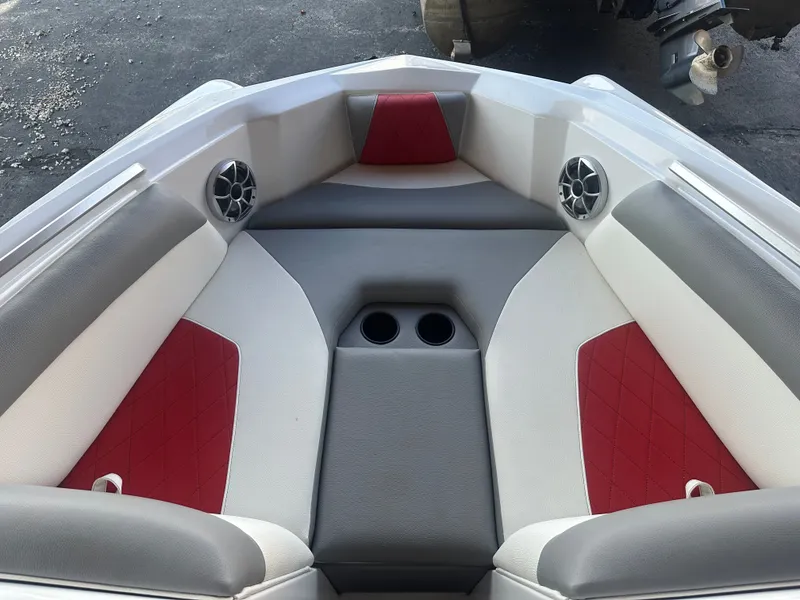 Slide: The Image of Tigé R20 2019 - 10