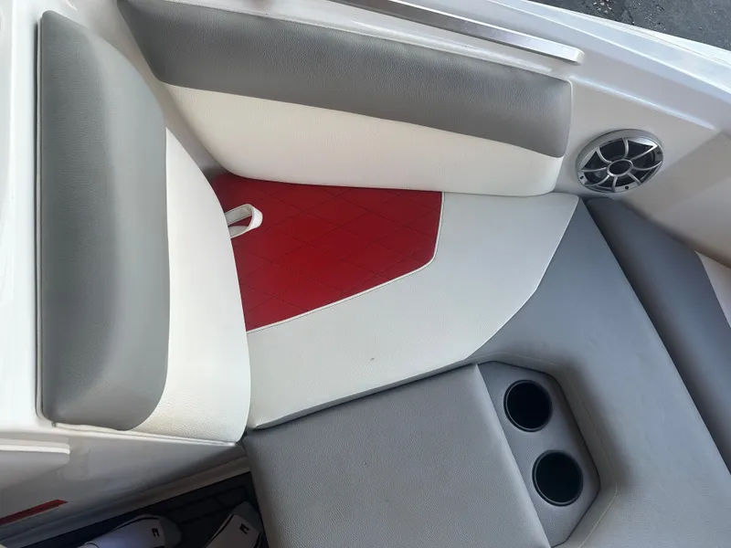 Slide: The Image of Tigé R20 2019 - 9