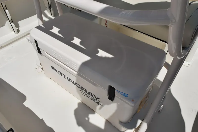 Slide: The Image of 2024 Stingray 216 CC boat cooler with logo, integrated into seating area. - 29