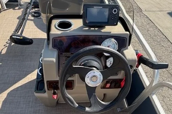 Slide: The Image of Steering console of 2024 Sun Tracker Bass Buggy 18 DLX with navigation system. - 13