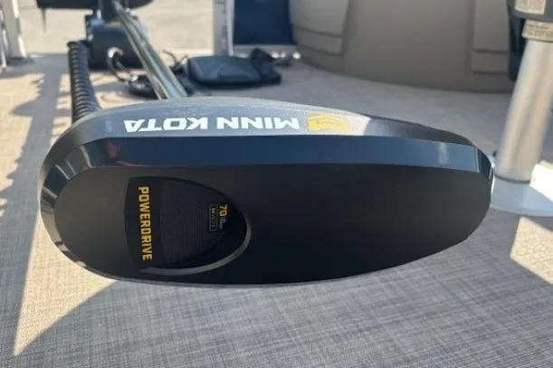 Slide: The Image of Minn Kota PowerDrive motor on 2024 Sun Tracker Bass Buggy 18 DLX boat. - 7