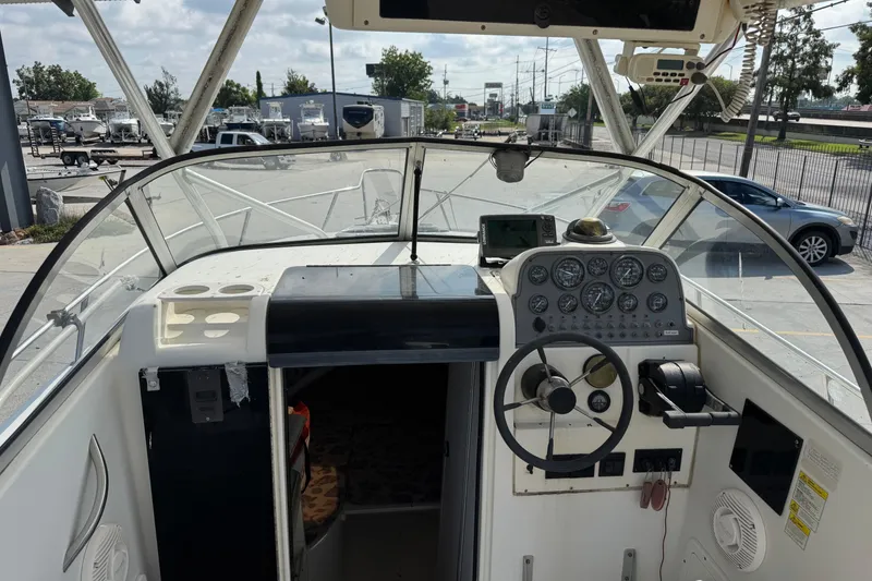 Slide: The Image of 1999 Hydra-Sports VECTOR 2650 WA boat cockpit with steering wheel and instrument panel. - 10