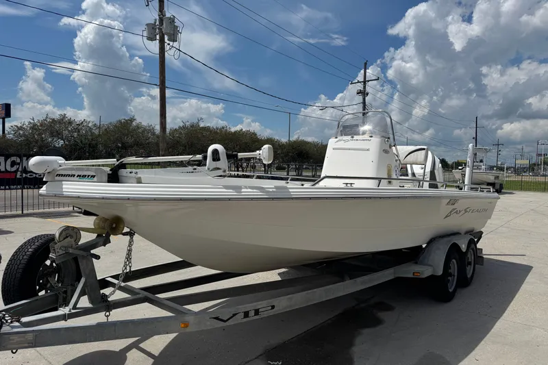 Slide: The Image of 2005 Bay Stealth 2230 boat on trailer under clear sky. - 4